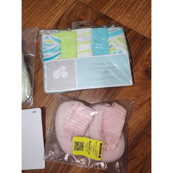 Carters Booties Socks Washcloth Bundle New Born 3 Months - Picture 2 of 4
